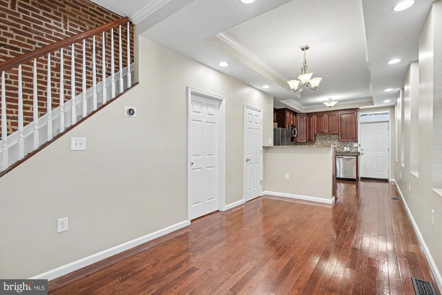 1 S East Ave Property Photo 7