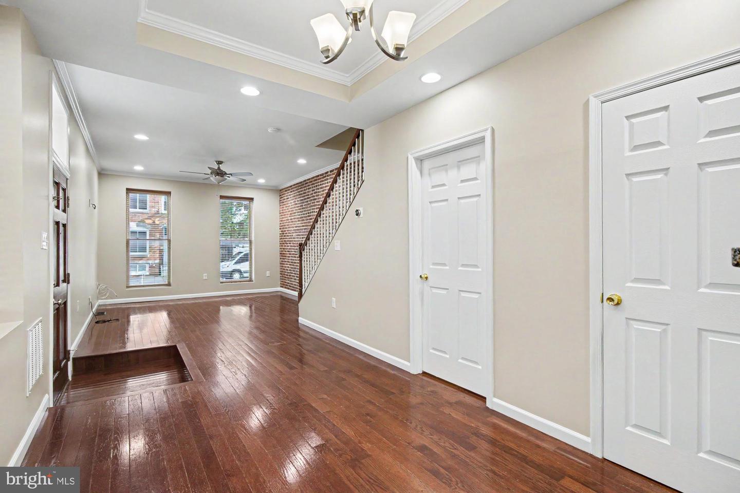 1 S East Ave Property Photo 10