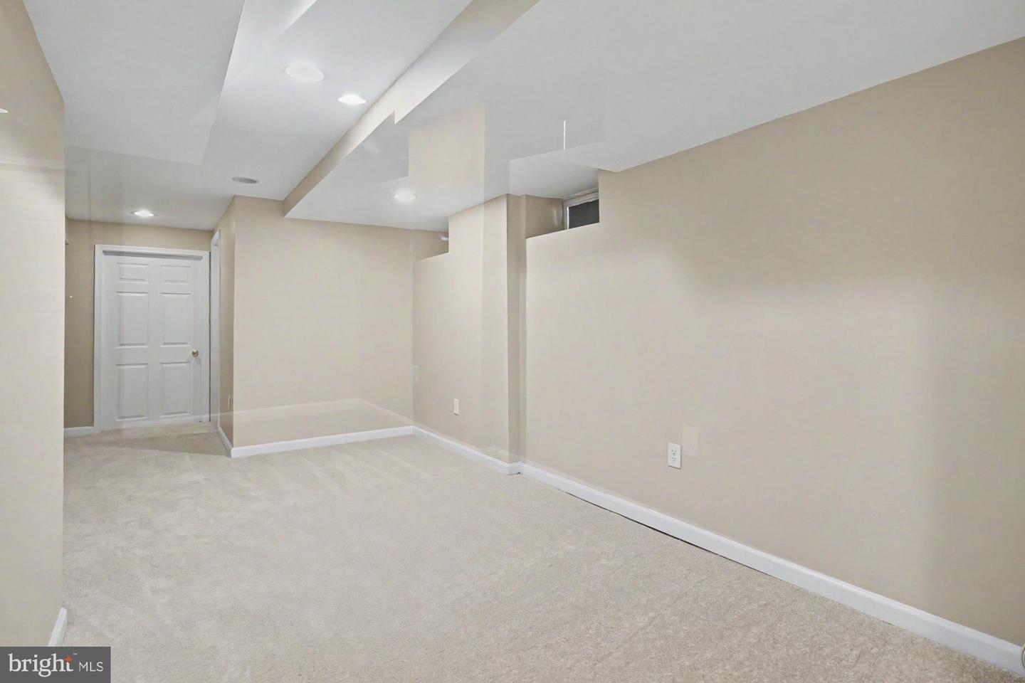 1 S East Ave Property Photo 32