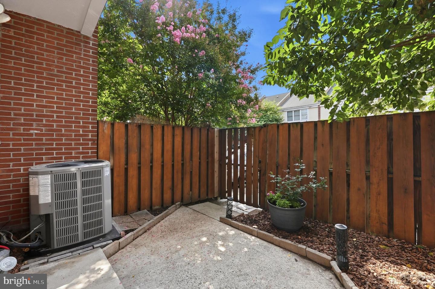 2003 Fountain St Property Photo 36