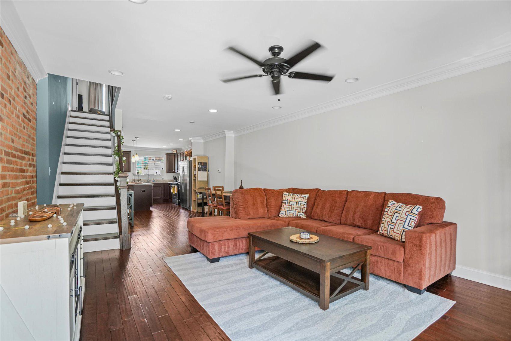 214 S HIGHLAND AVE Property Photo 1
