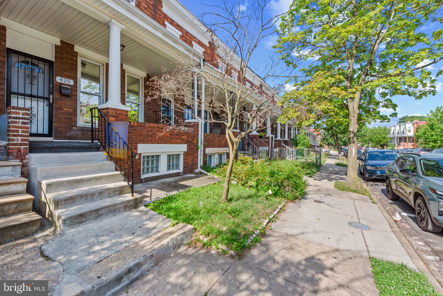 425 Ilchester Ave Property Photo 3