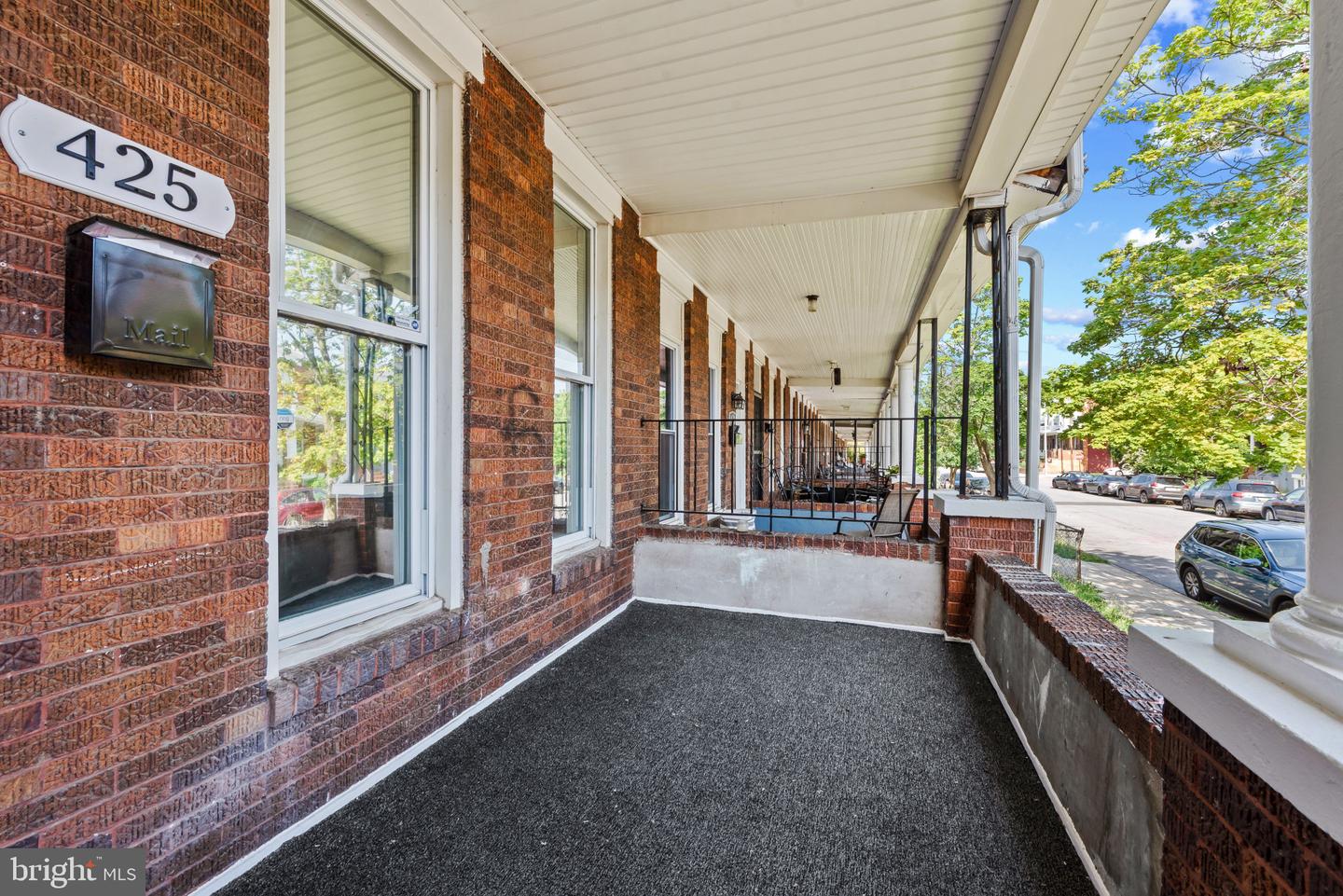 425 Ilchester Ave Property Photo 4