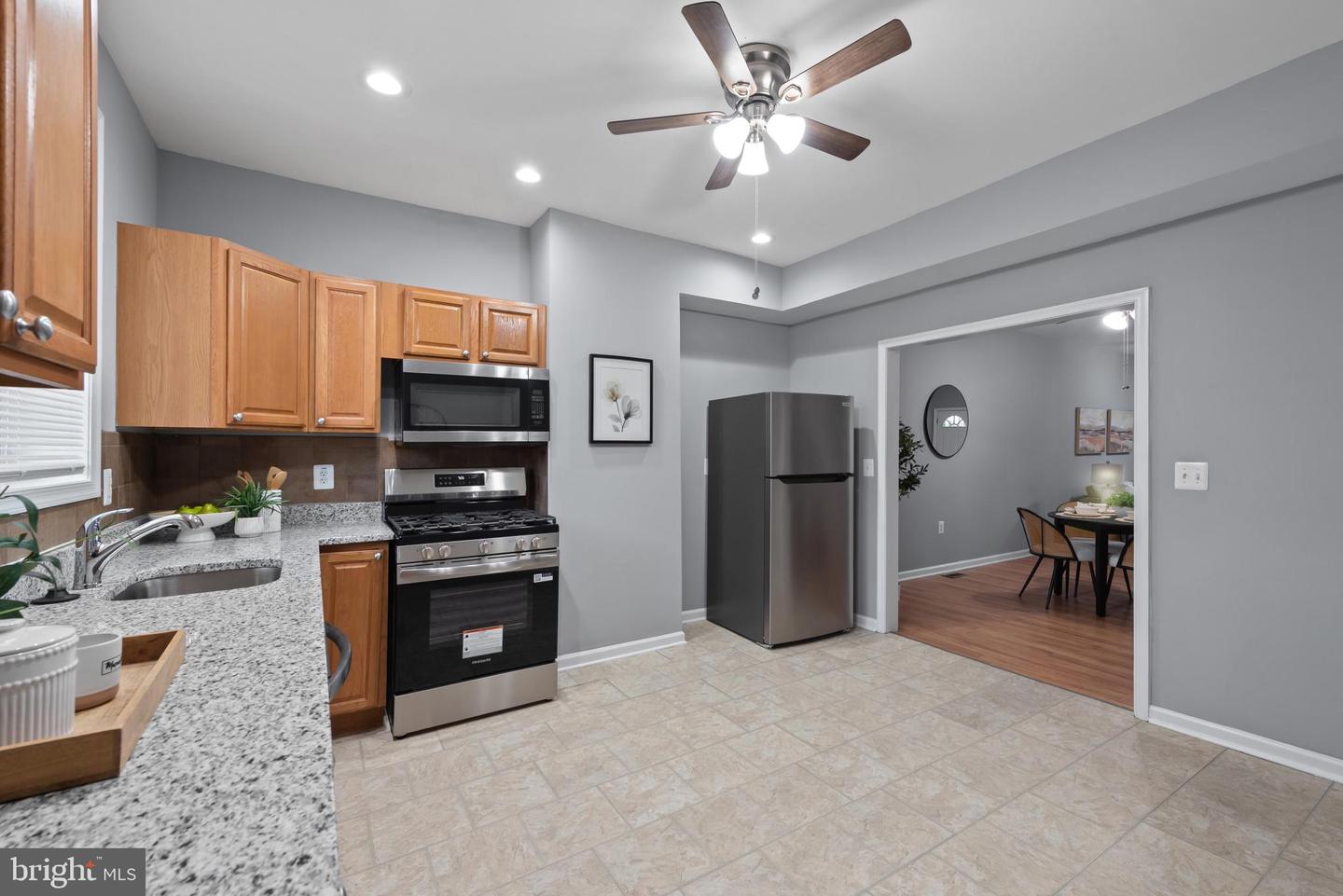425 Ilchester Ave Property Photo 12