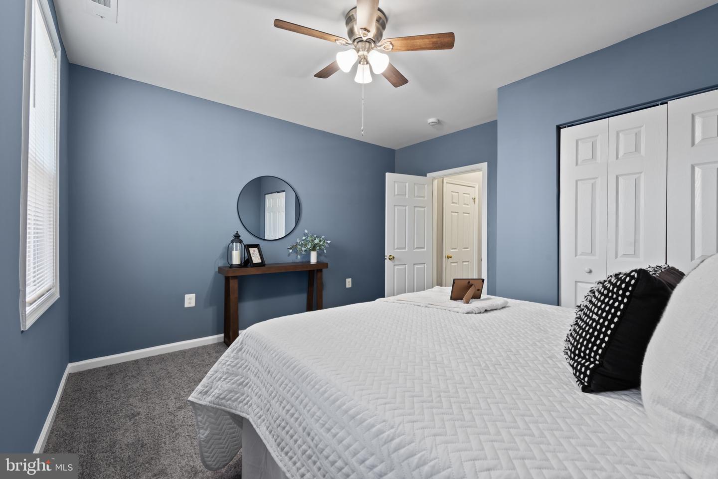 425 Ilchester Ave Property Photo 15
