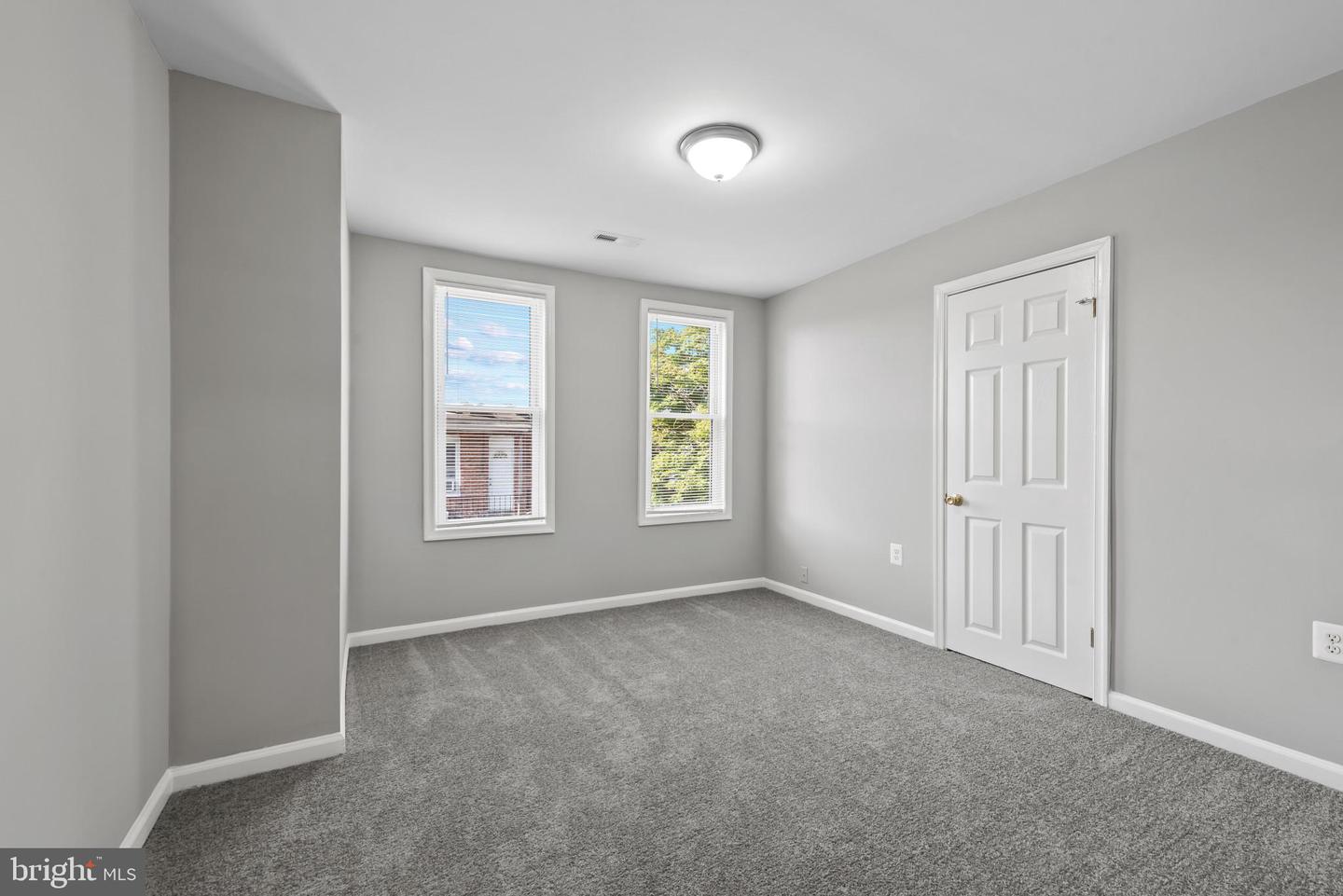 425 Ilchester Ave Property Photo 18