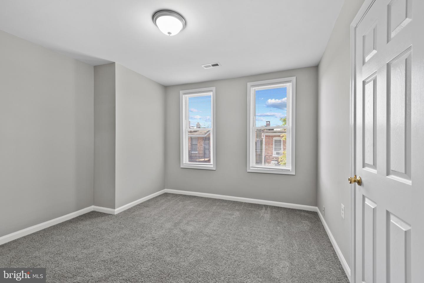425 Ilchester Ave Property Photo 19