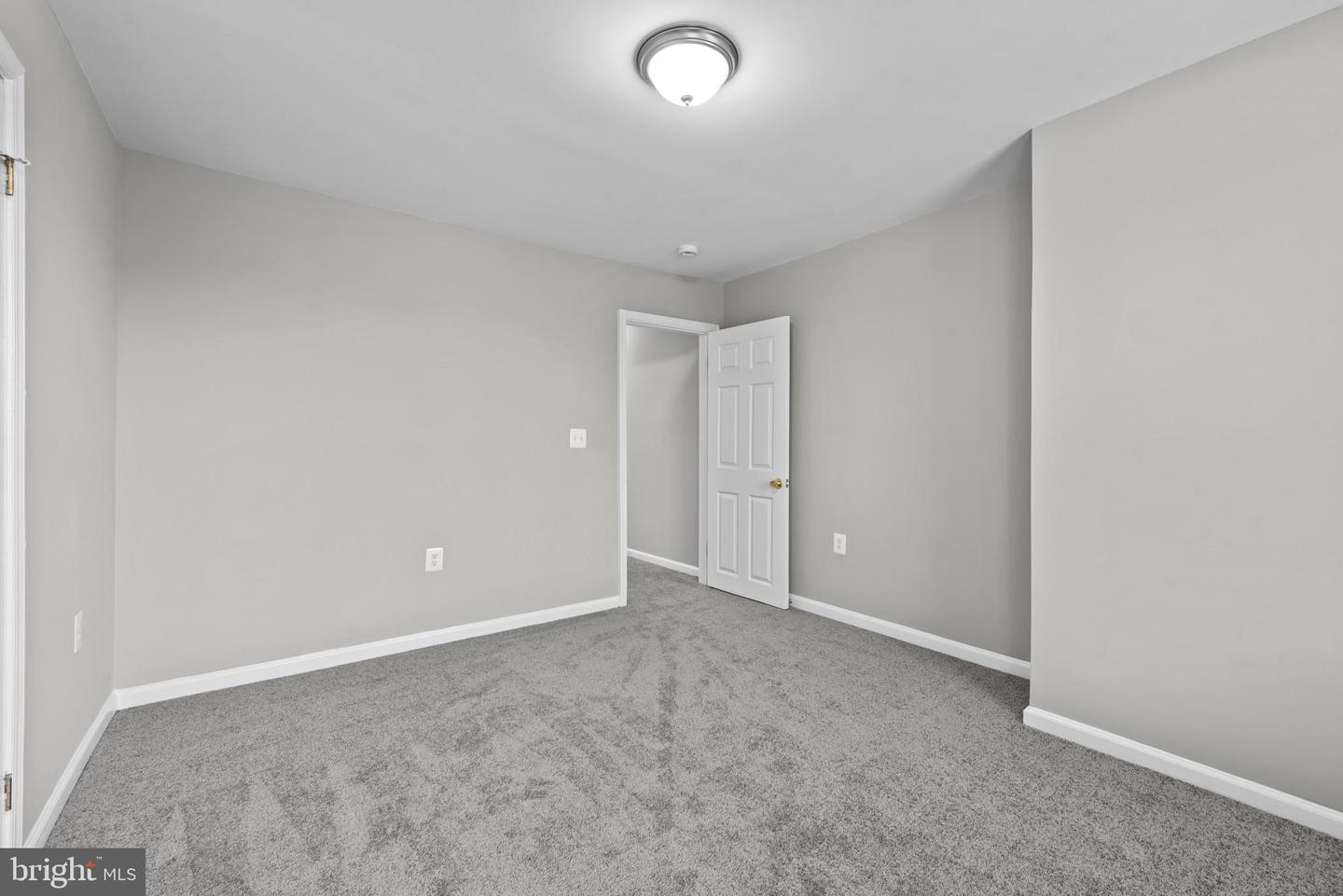 425 Ilchester Ave Property Photo 20