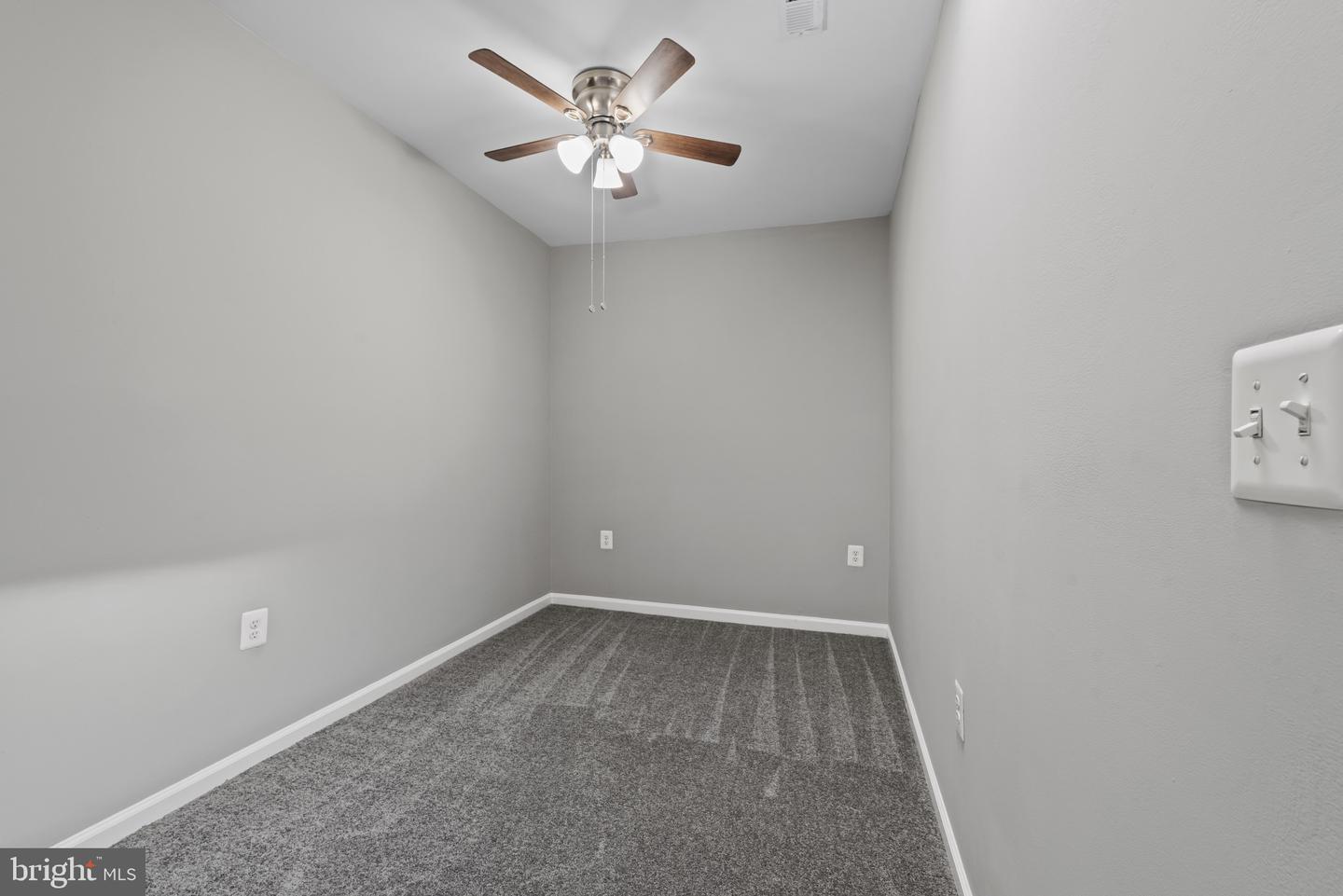 425 Ilchester Ave Property Photo 21