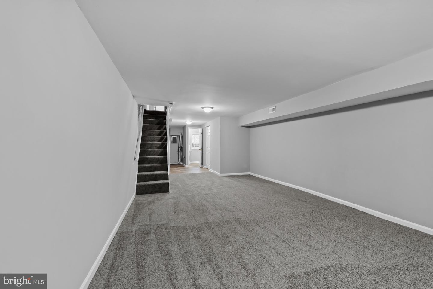 425 Ilchester Ave Property Photo 23