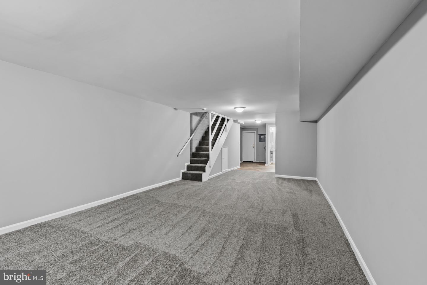 425 Ilchester Ave Property Photo 24