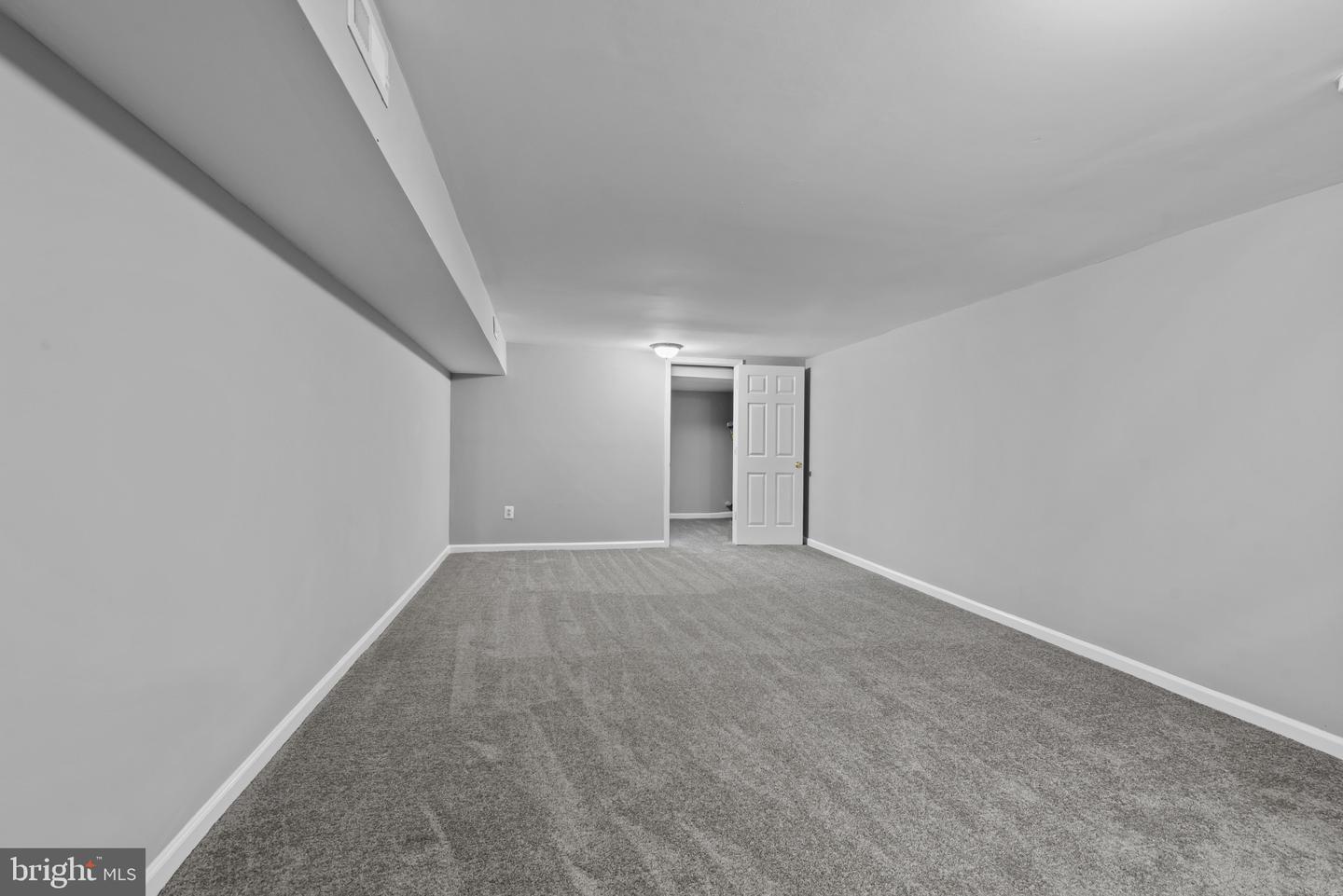 425 Ilchester Ave Property Photo 25