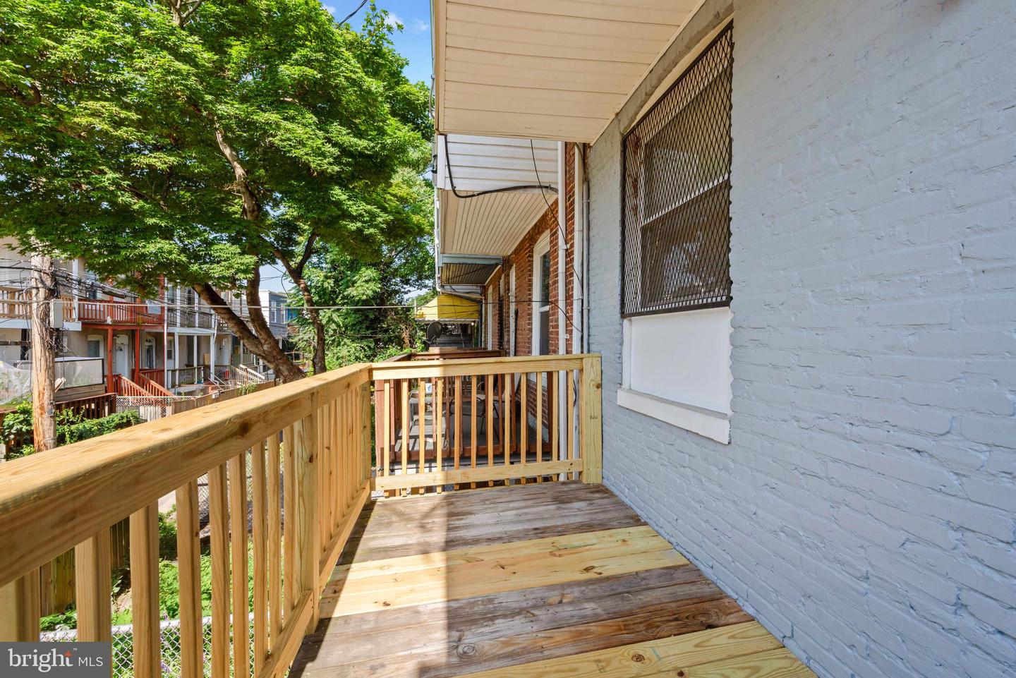 425 Ilchester Ave Property Photo 30