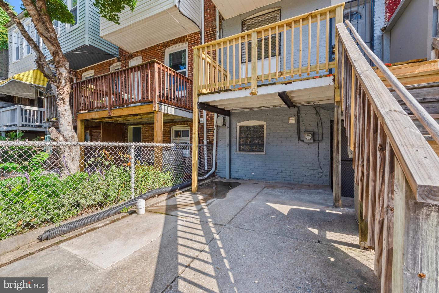 425 Ilchester Ave Property Photo 31