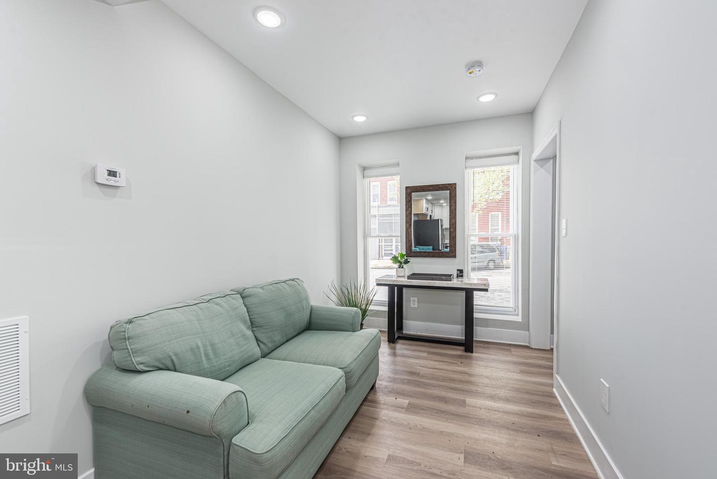 1005 N Mount St Property Photo 4