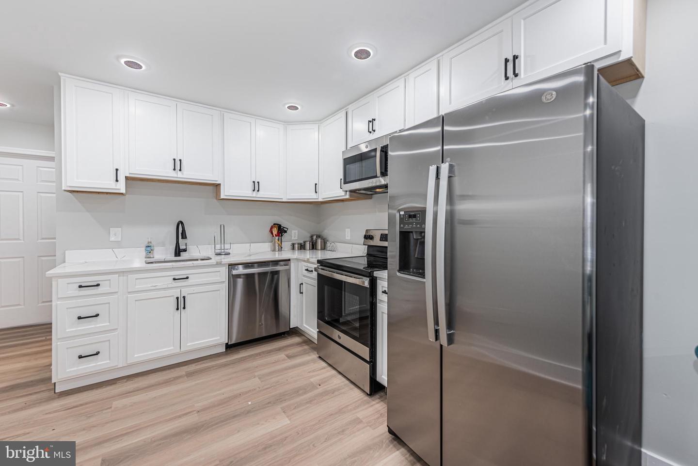 1005 N Mount St Property Photo 6