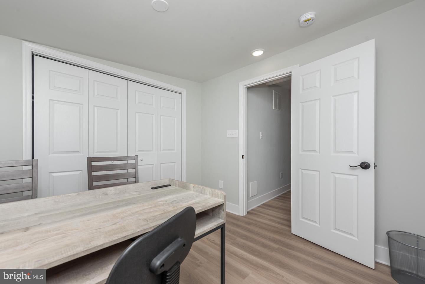 1005 N Mount St Property Photo 8