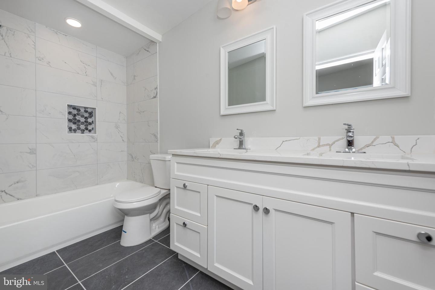 1005 N Mount St Property Photo 11