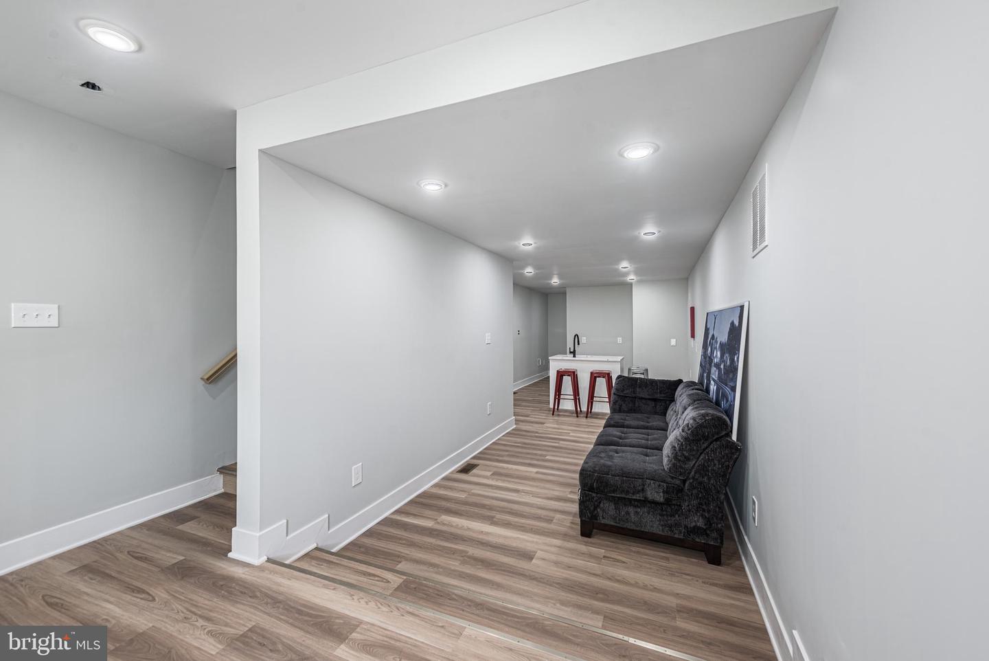 1005 N Mount St Property Photo 13