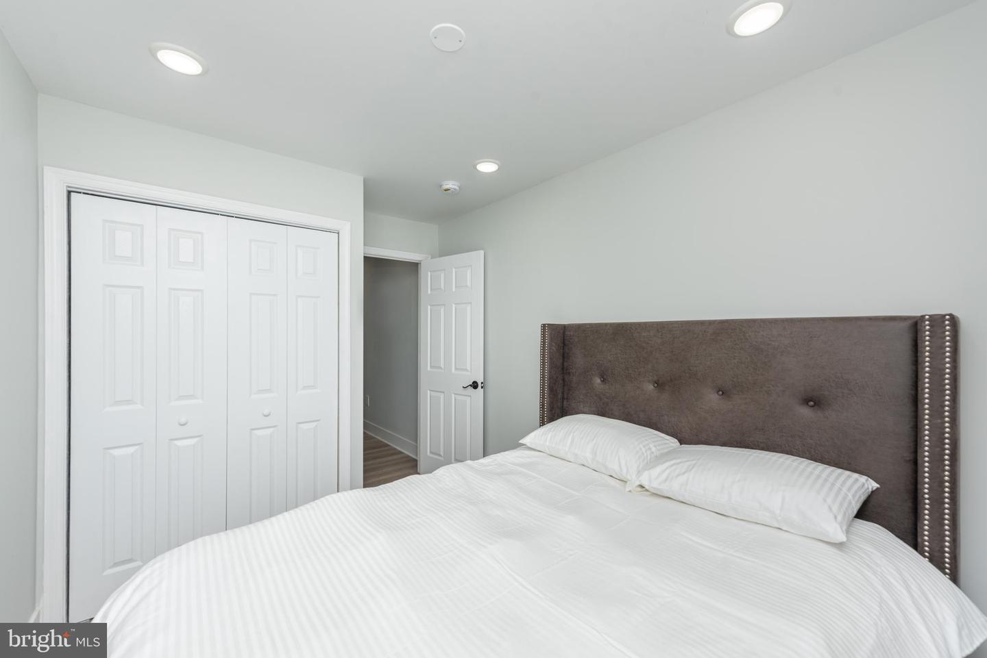 1005 N Mount St Property Photo 22
