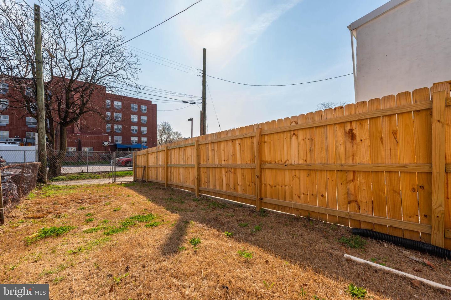 1005 N Mount St Property Photo 26