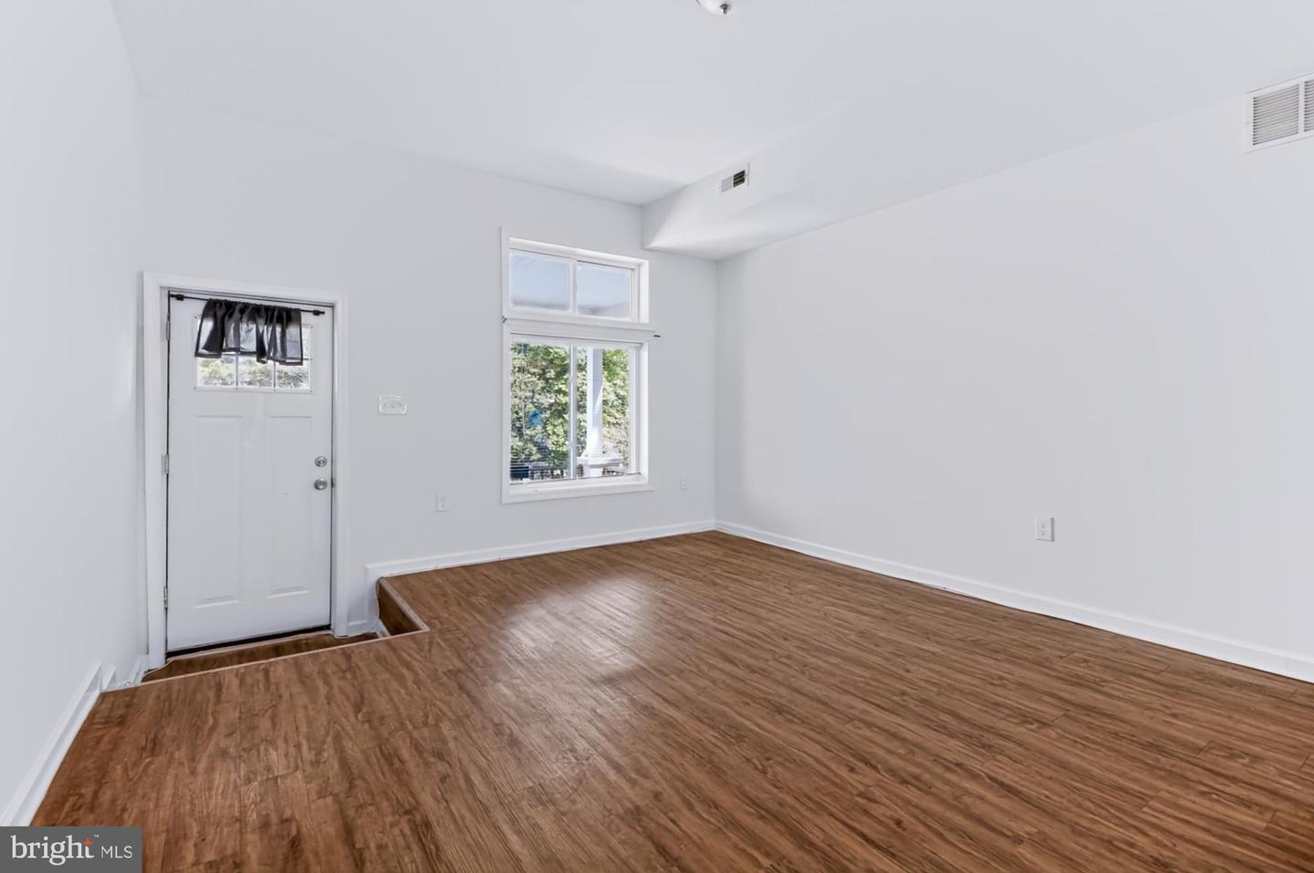 1100 Ashburton St Property Photo 6
