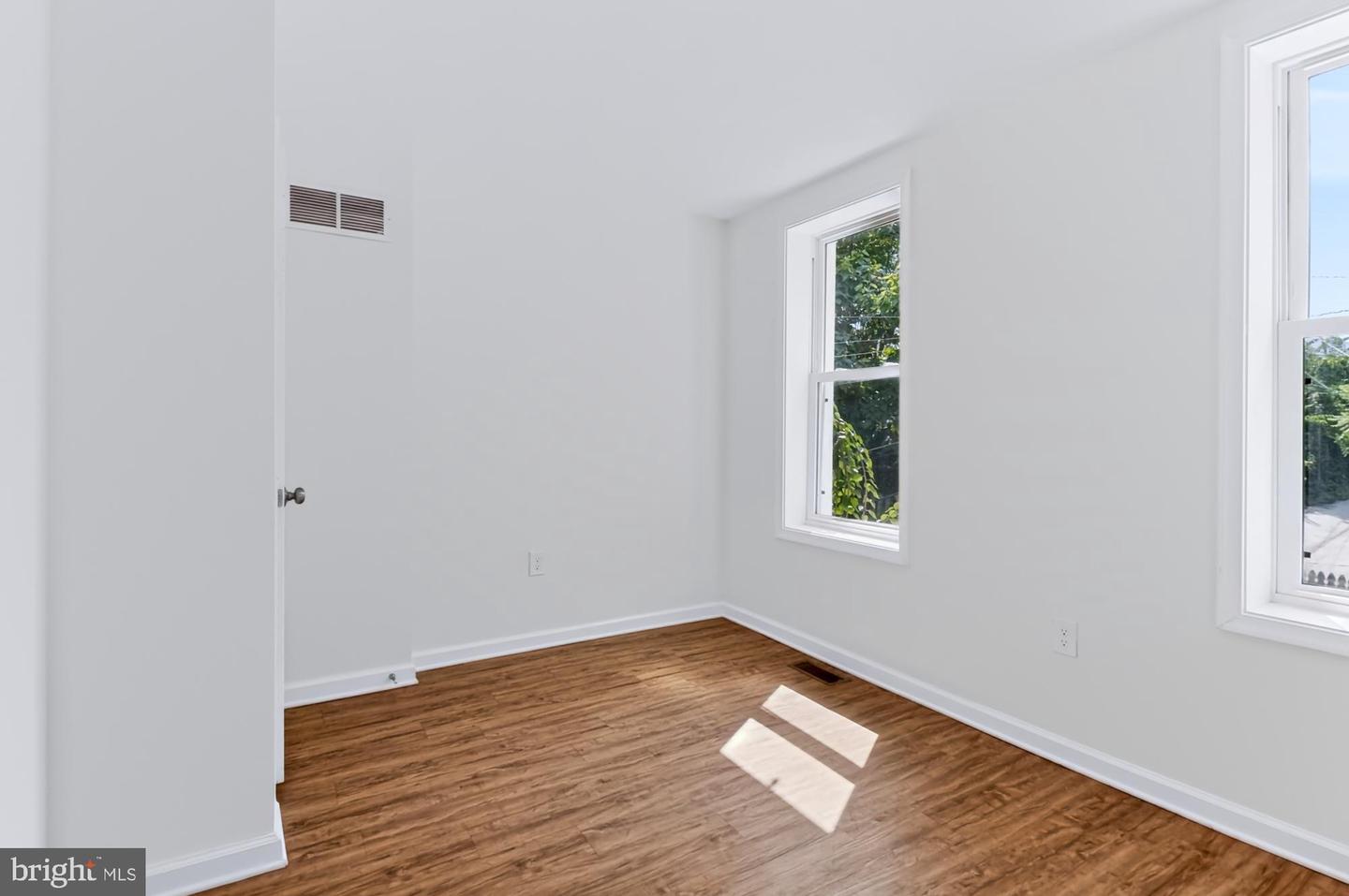 1100 Ashburton St Property Photo 16