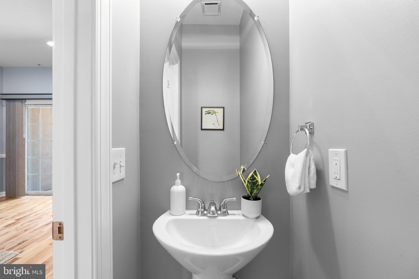 2333 Cambridge Walk Property Photo 12