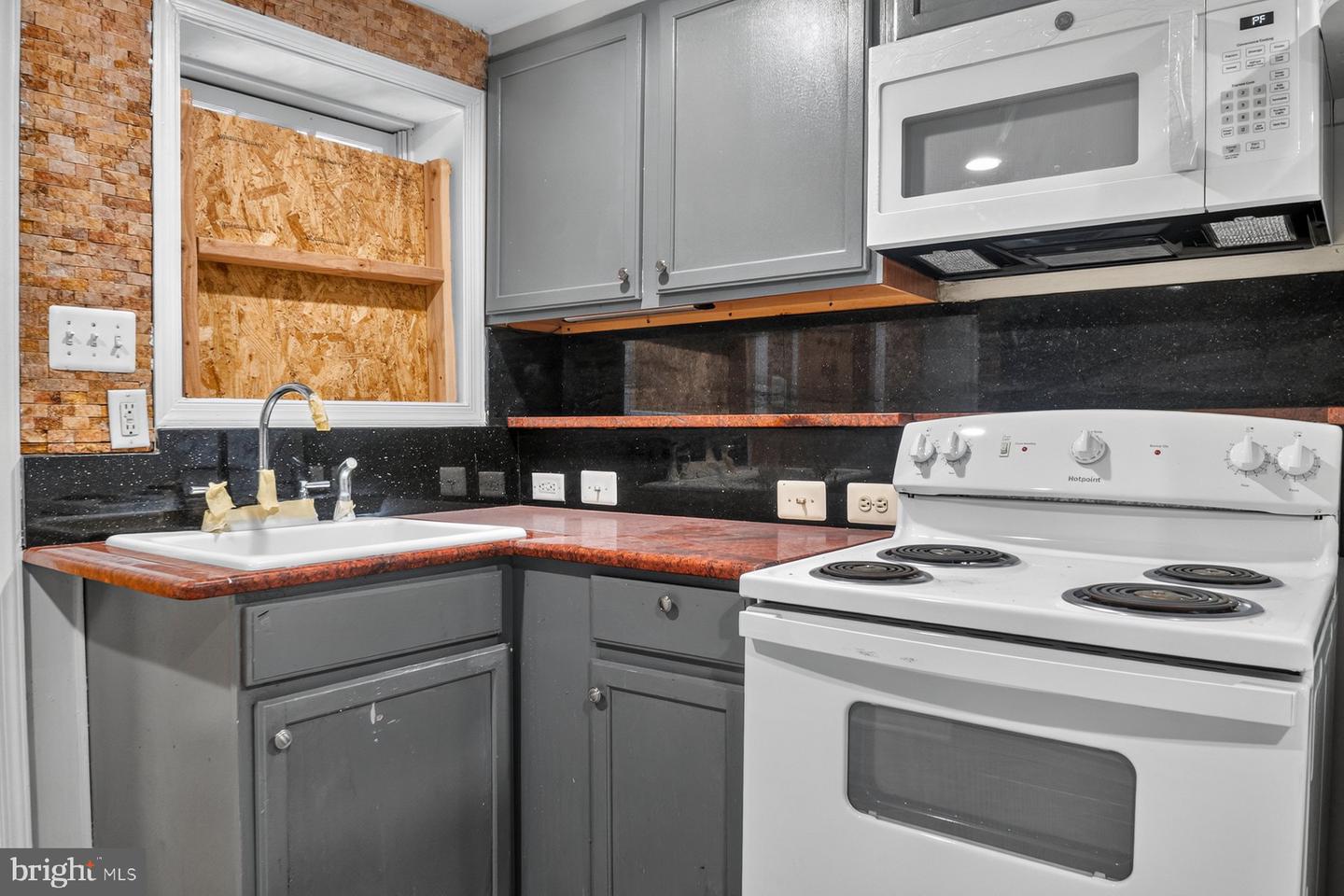 504 Callender St Property Photo 8