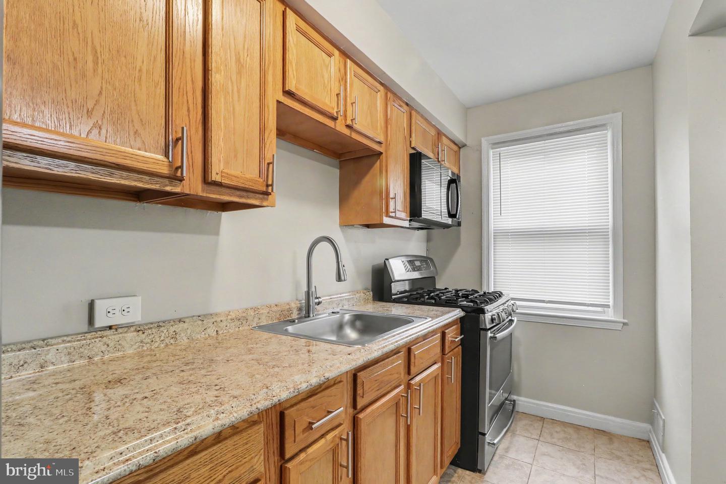 5532 Nome Ave Property Photo 7
