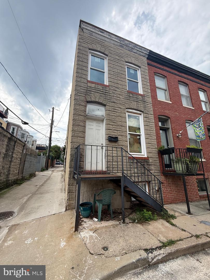 2 N Port St N Property Photo 1