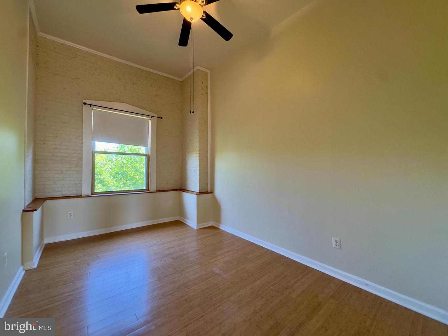 2401 Brookfield Ave #d6 Property Photo 9