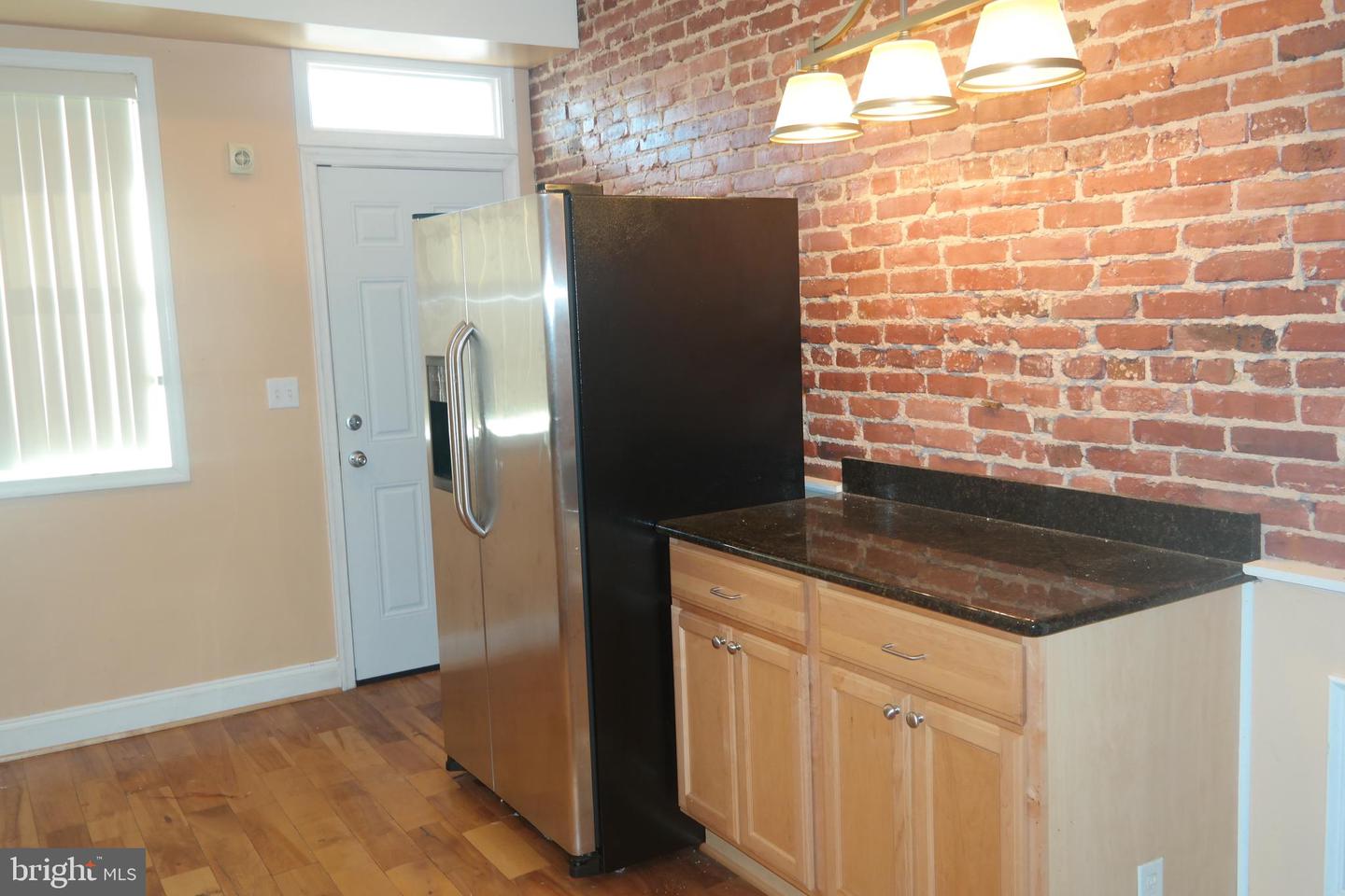 132 N Linwood Ave Property Photo 2