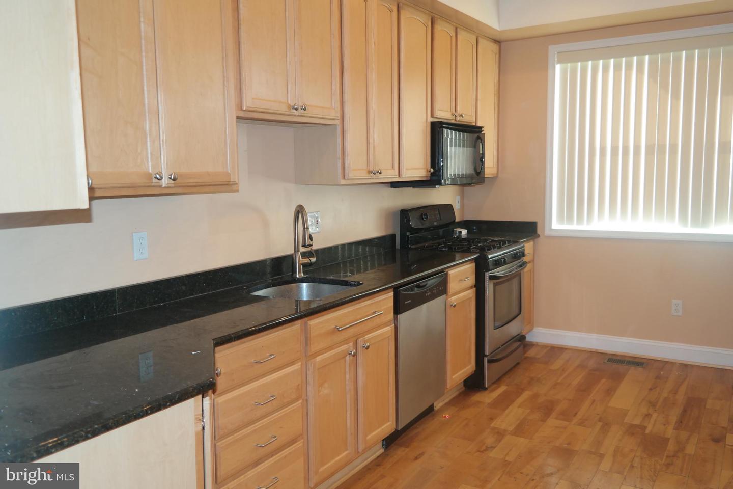 132 N Linwood Ave Property Photo 3