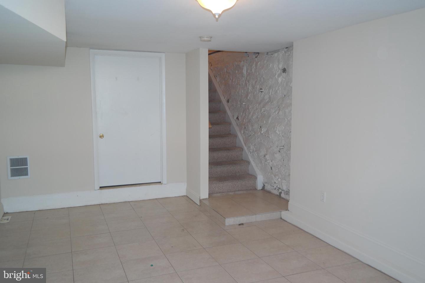 132 N Linwood Ave Property Photo 5