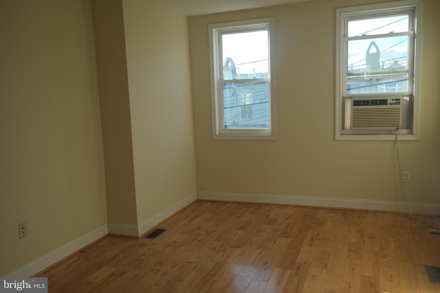 132 N Linwood Ave Property Photo 7