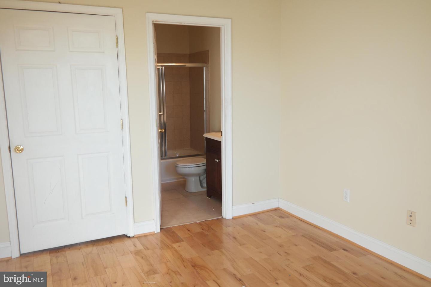 132 N Linwood Ave Property Photo 8