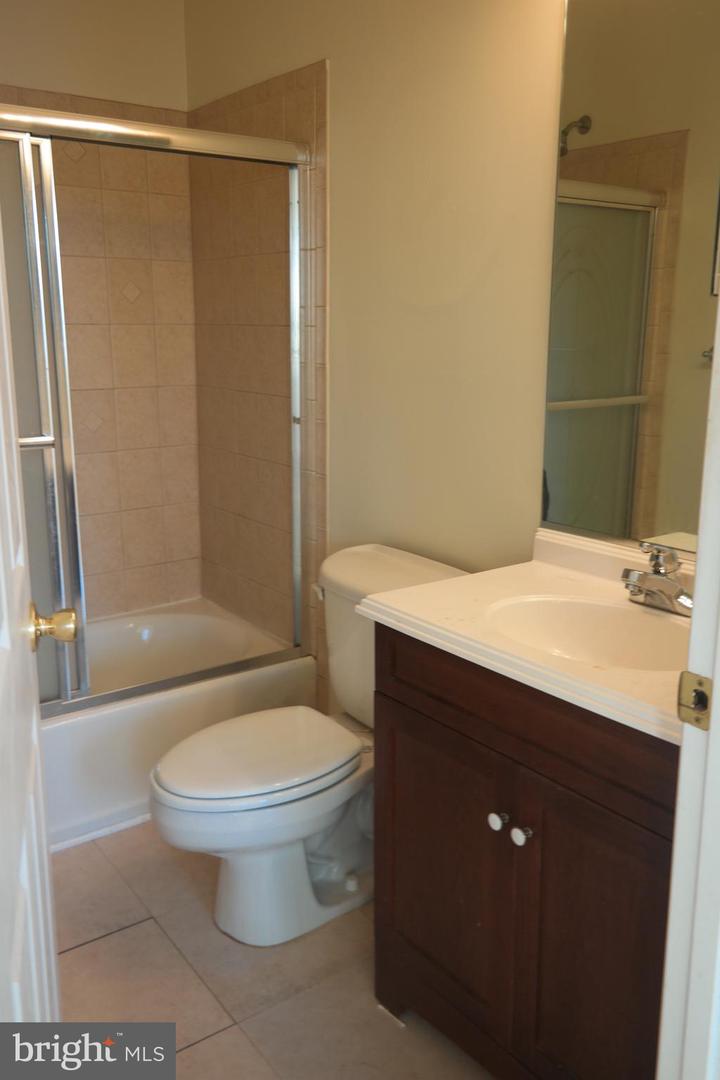 132 N Linwood Ave Property Photo 9