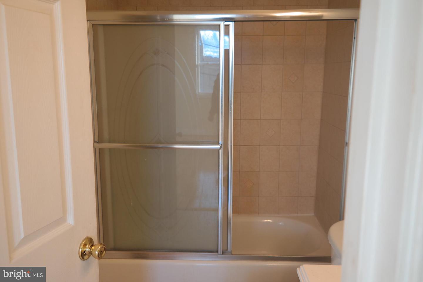 132 N Linwood Ave Property Photo 10