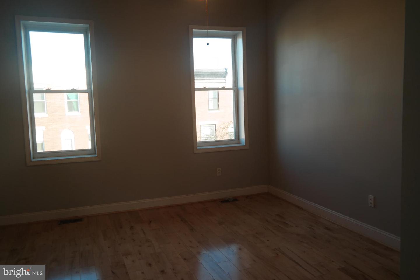 132 N Linwood Ave Property Photo 12