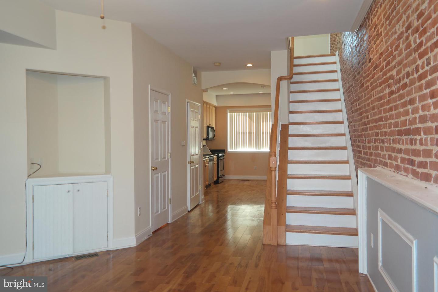 132 N Linwood Ave Property Photo 17