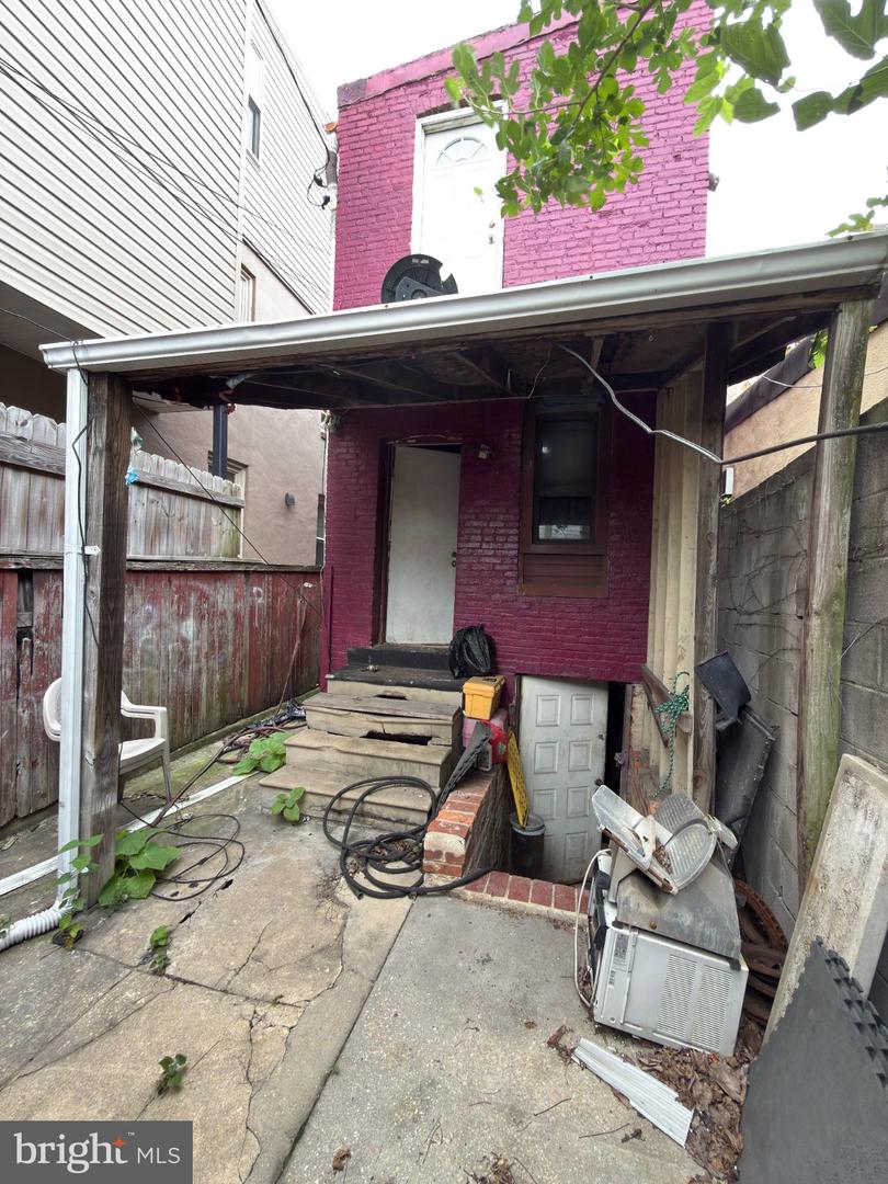 2221 Eastern Ave Property Photo 8