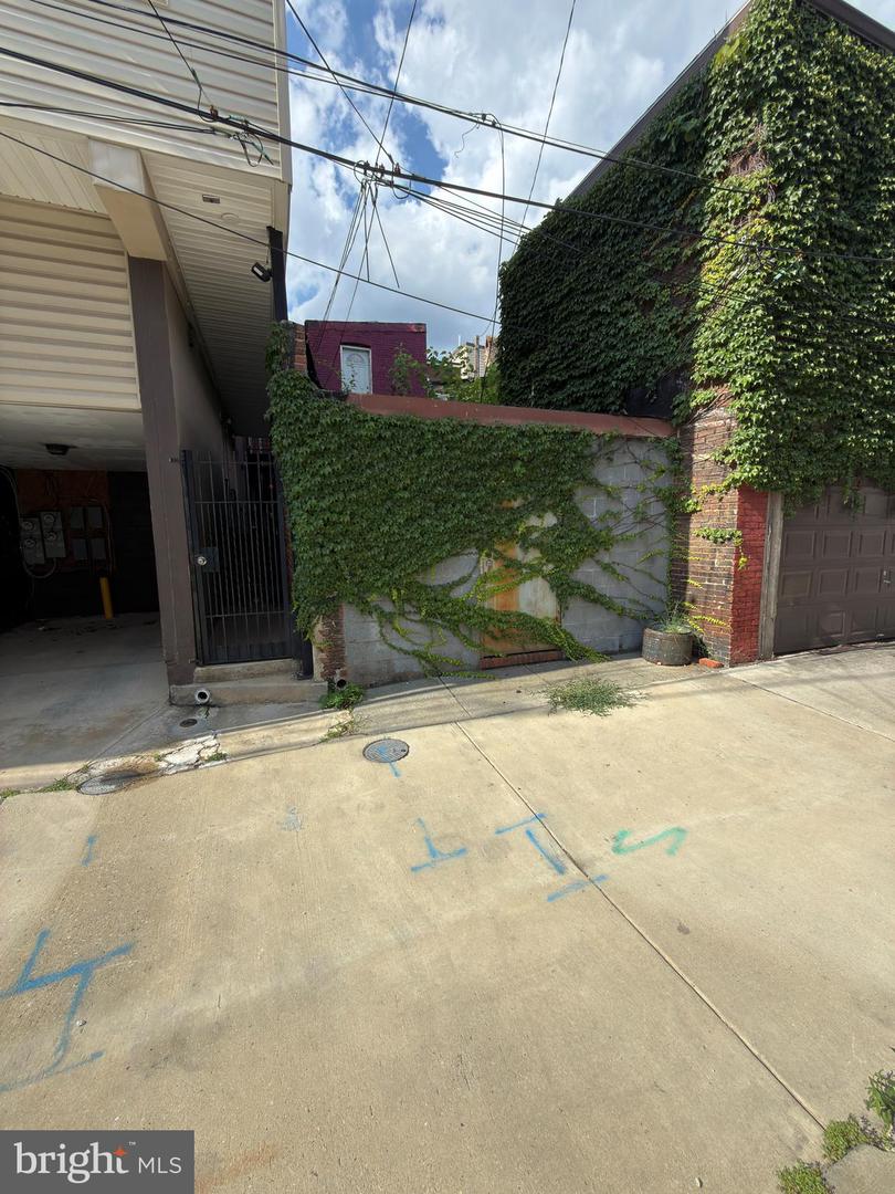 2221 Eastern Ave Property Photo 9