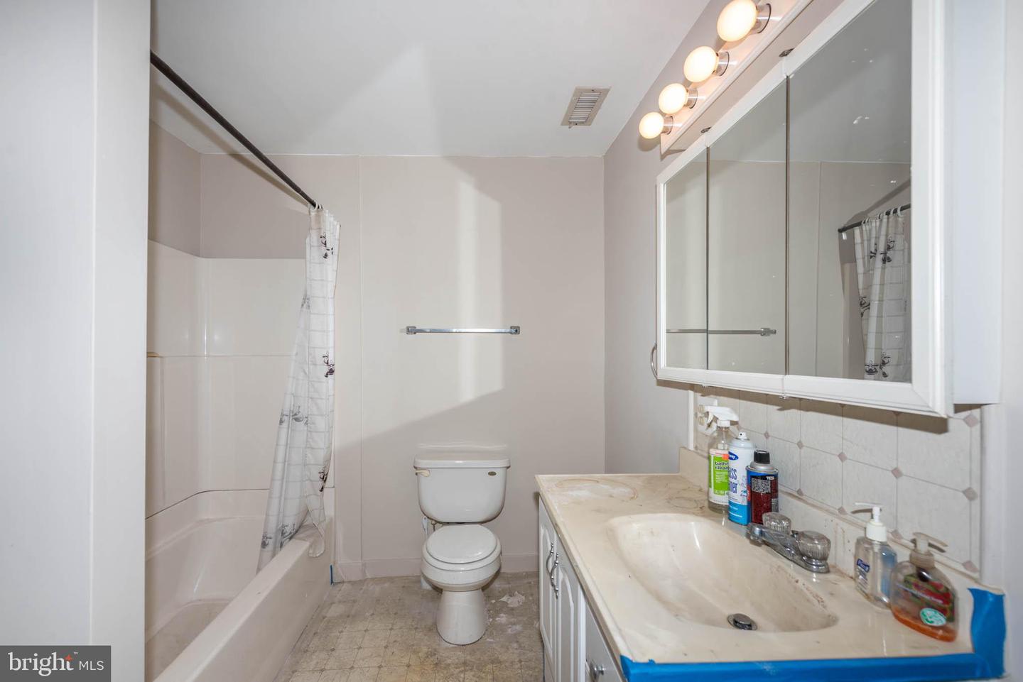 3605 Wilkens Ave Property Photo 22