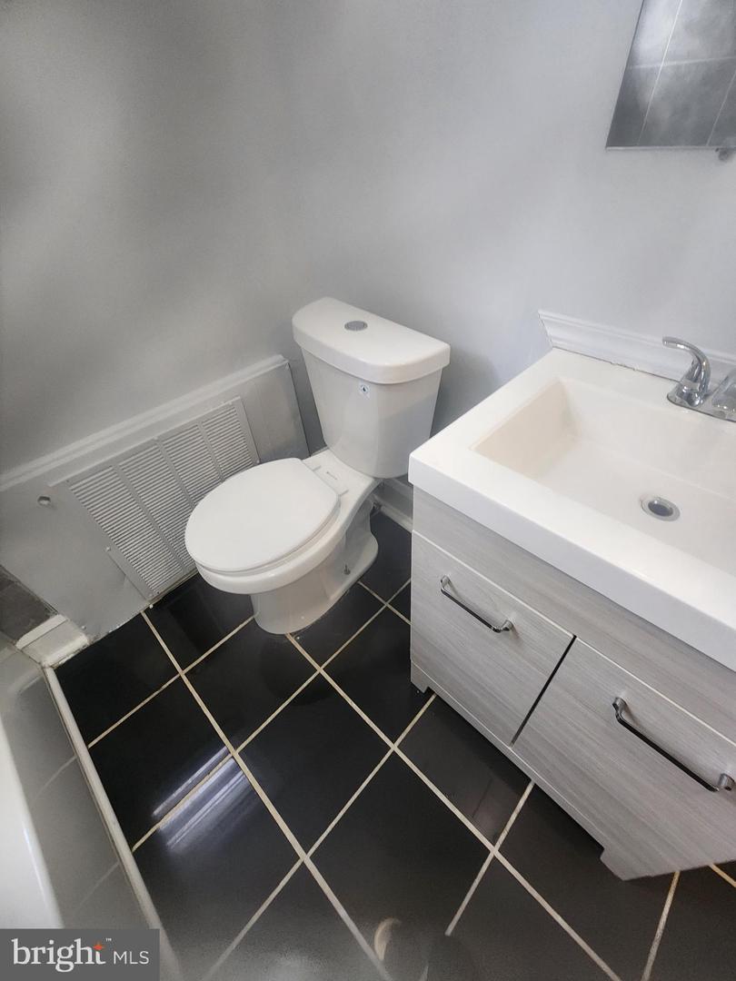 524 Beaumont Ave Property Photo 20
