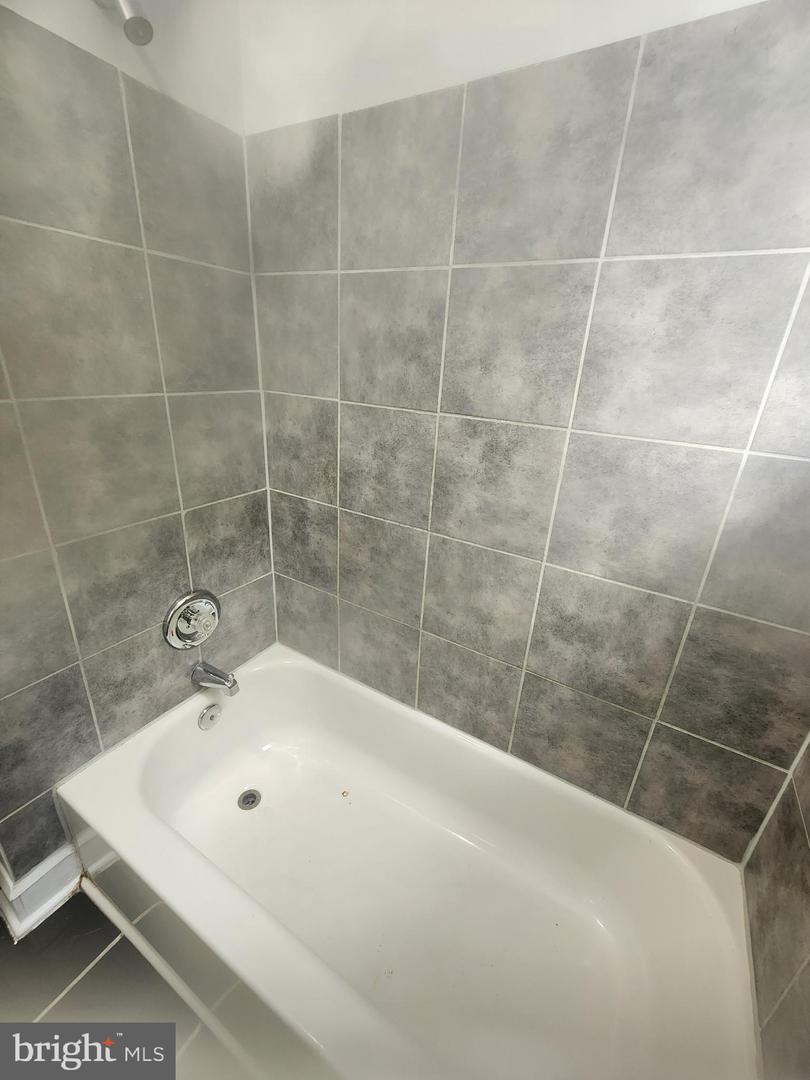 524 Beaumont Ave Property Photo 23