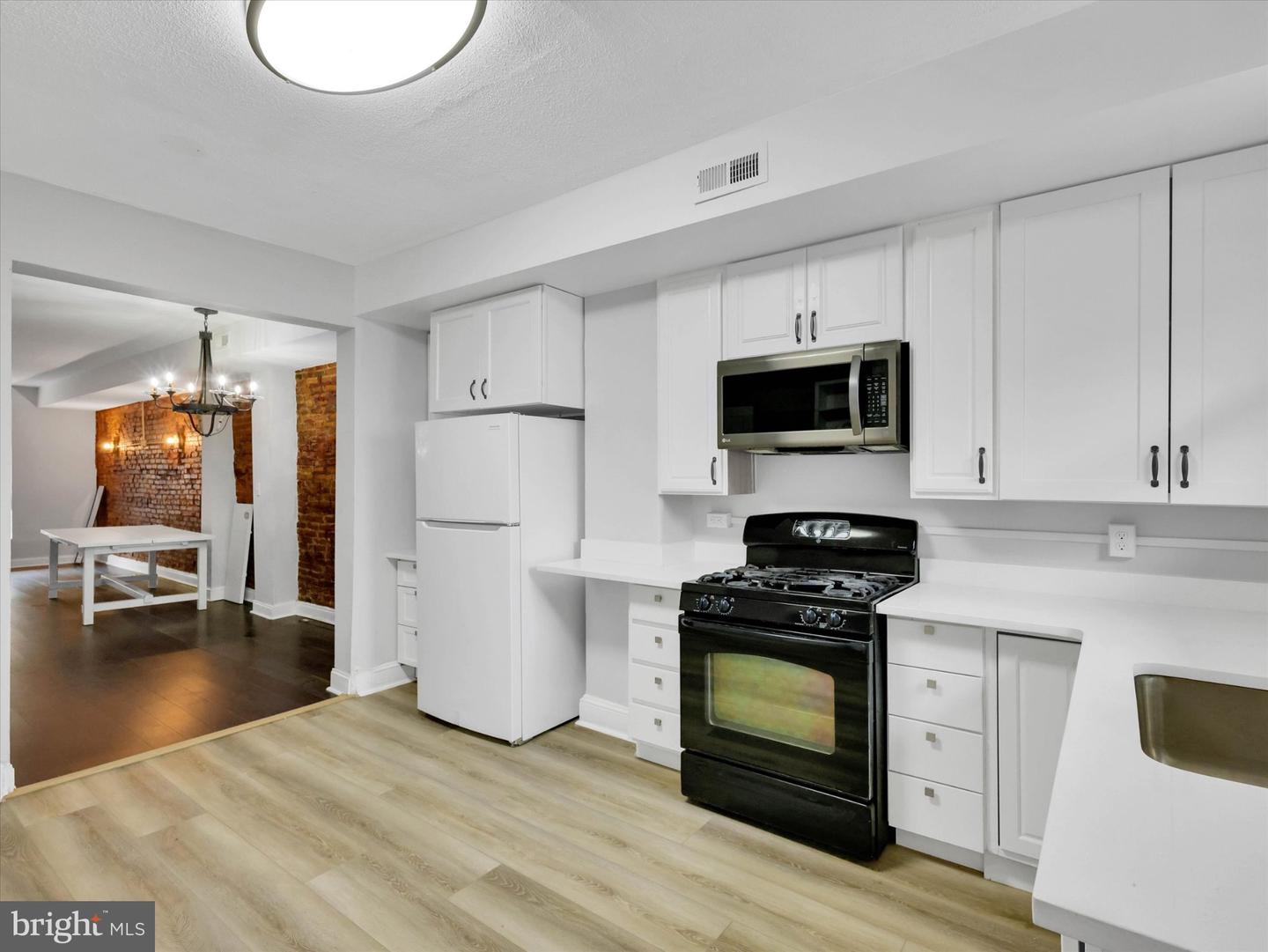 3009 Mcelderry St Property Photo 13