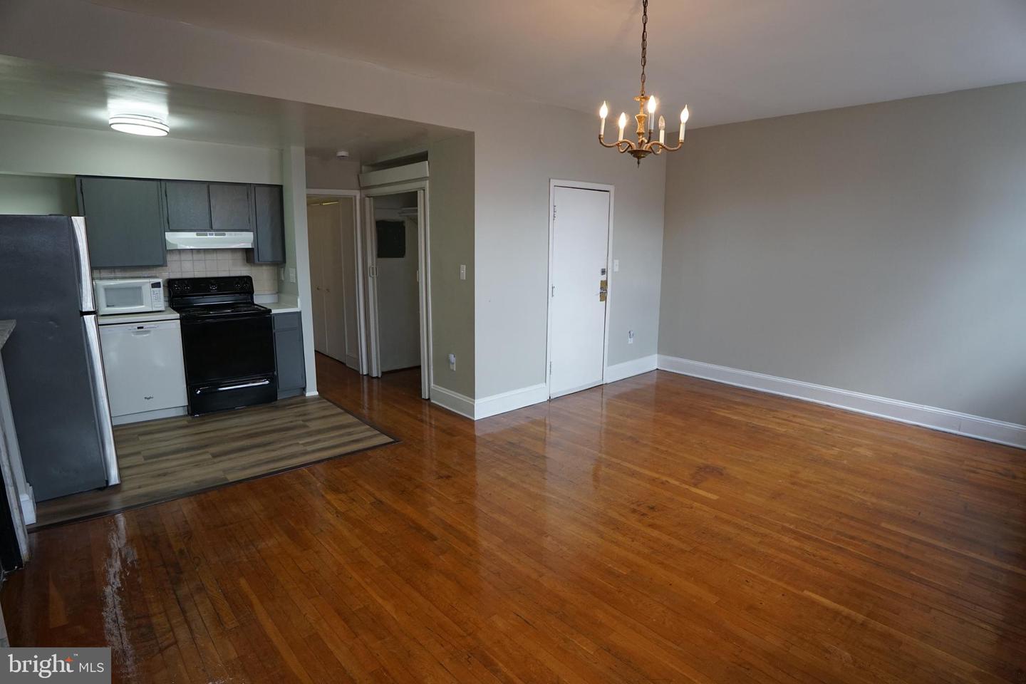 802 Cathedral St #5 Property Photo 3