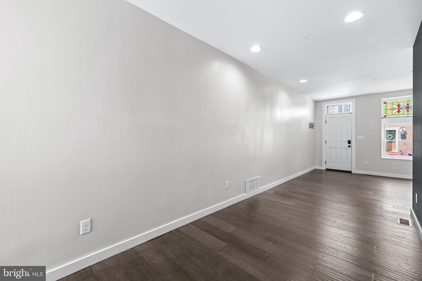 931 Binney St Property Photo 3
