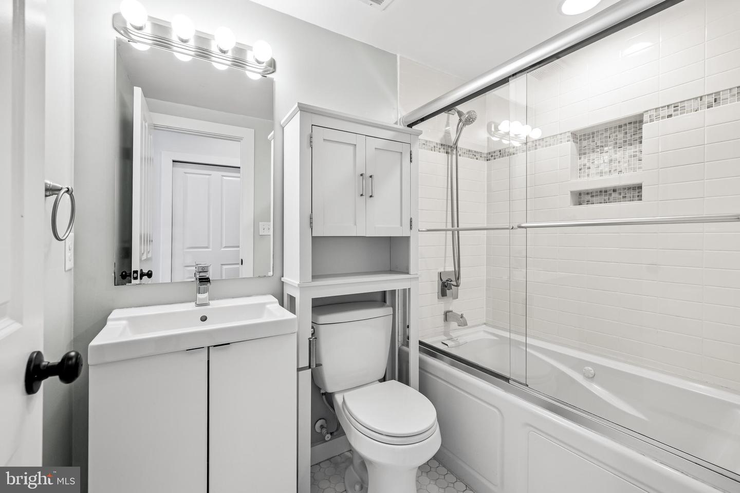931 Binney St Property Photo 18